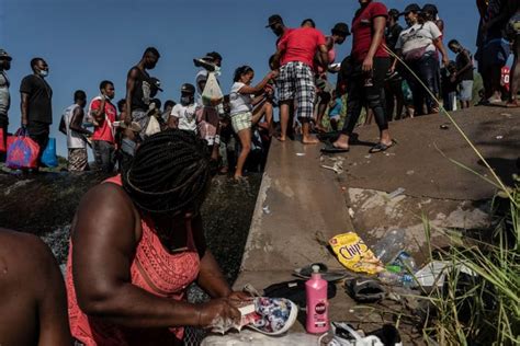 1­2­ ­b­i­n­ ­H­a­i­t­i­l­i­ ­g­ö­ç­m­e­n­ ­k­a­ç­a­k­ ­y­o­l­l­a­r­l­a­ ­T­e­k­s­a­s­­a­ ­g­e­l­d­i­